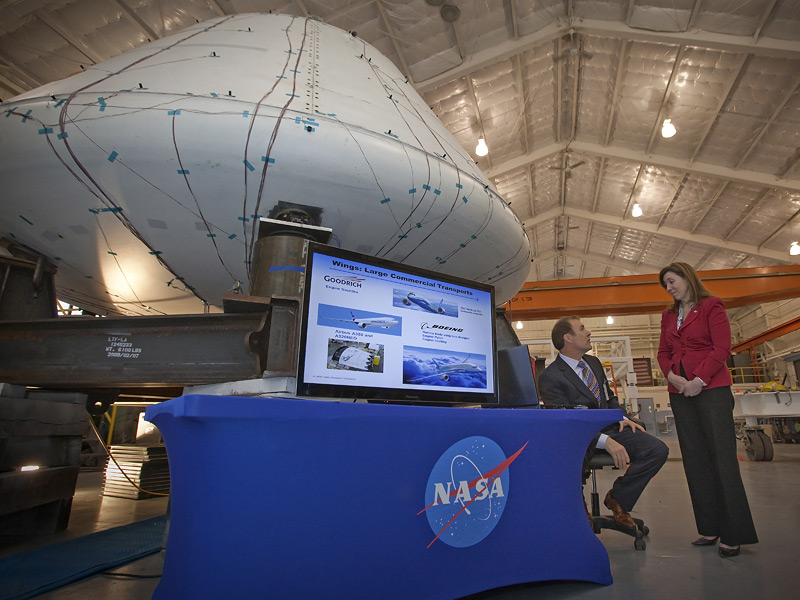 NASA – Garver Visits Langley, Talks Budget and Observes Unique Modeling Capability